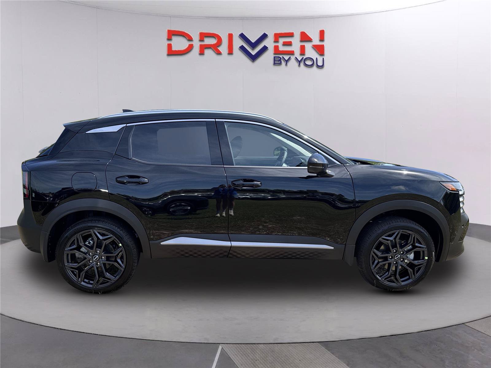 New 2026 Nissan Kicks SR FWD image 3
