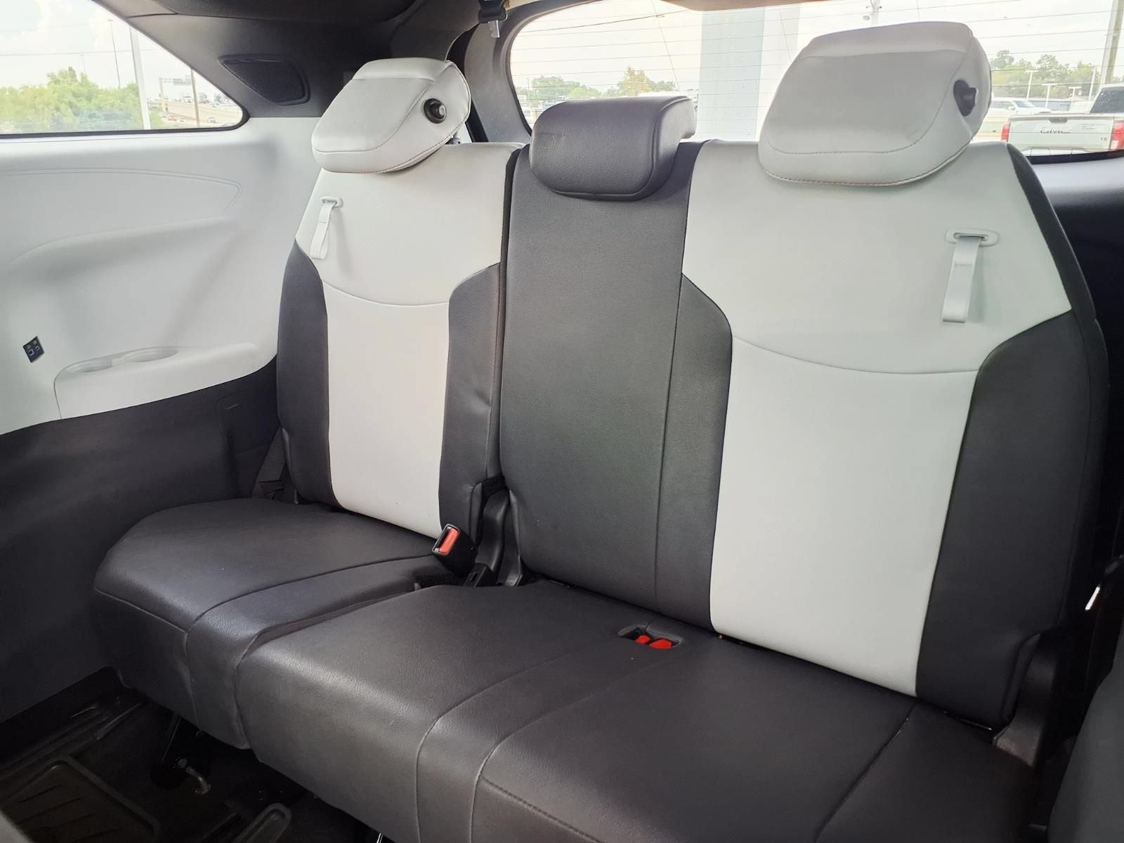 Certified 2023 Toyota Sienna XSE w/ XSE Plus Package FWD image 11