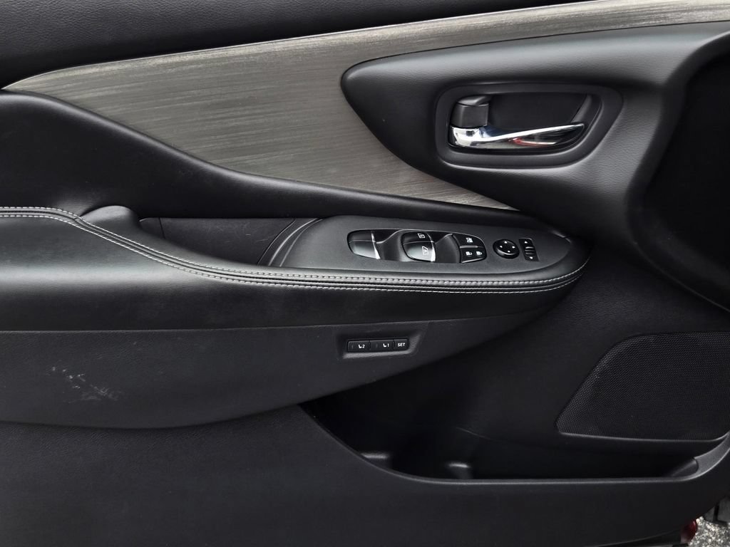 Used 2017 Nissan Murano Platinum w/ Platinum Technology Package FWD image 18