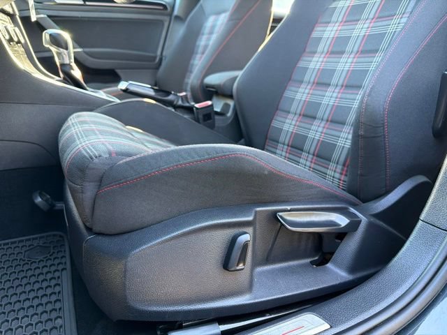 Used 2017 Volkswagen Golf 4-Door FWD image 16