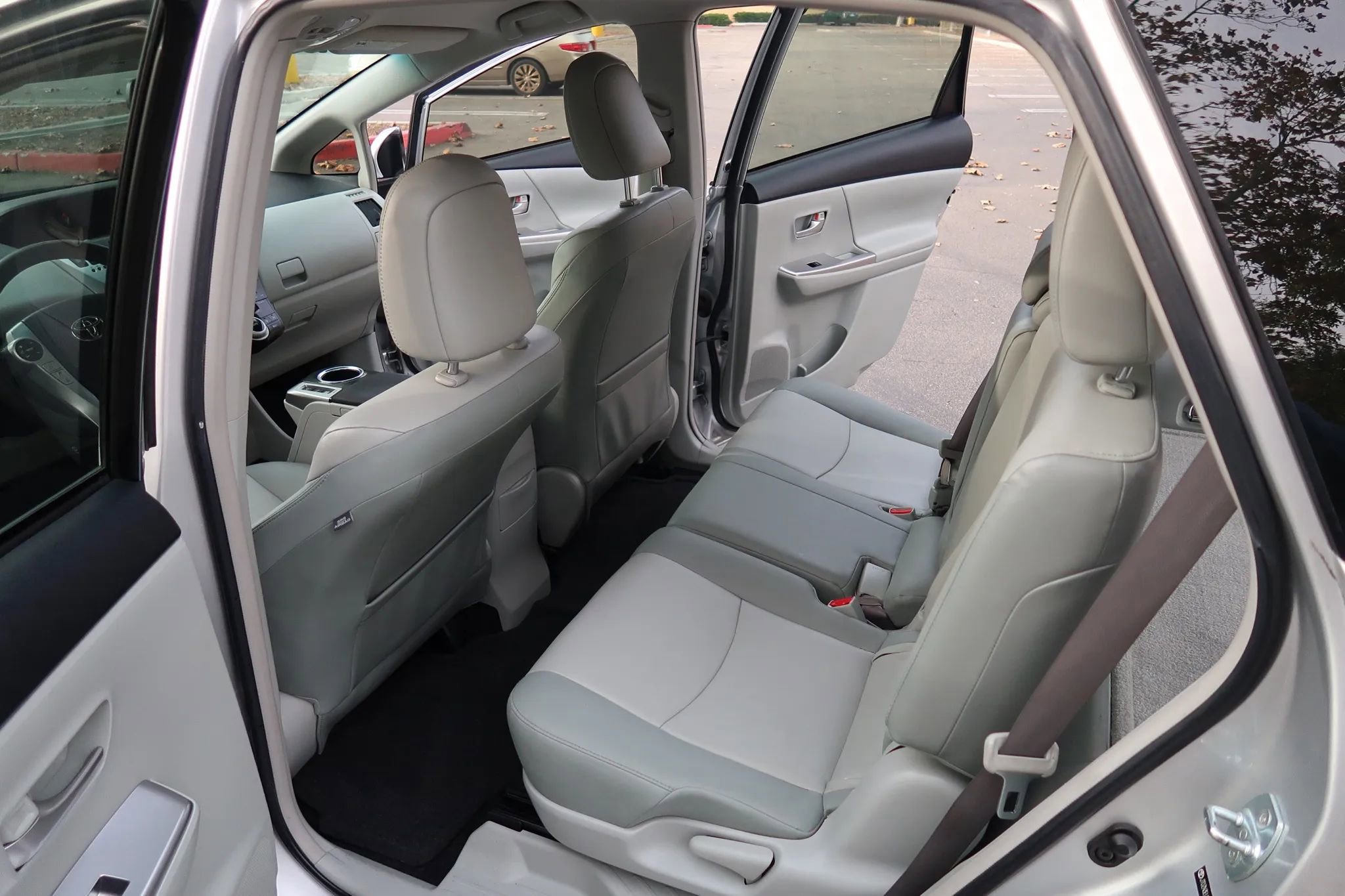 Used 2012 Toyota Prius V Five FWD image 13