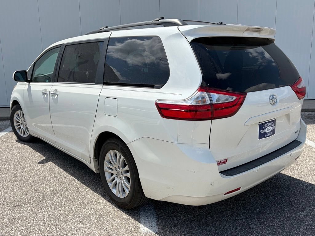 Used 2015 Toyota Sienna XLE w/ XLE Navigation Package FWD image 5