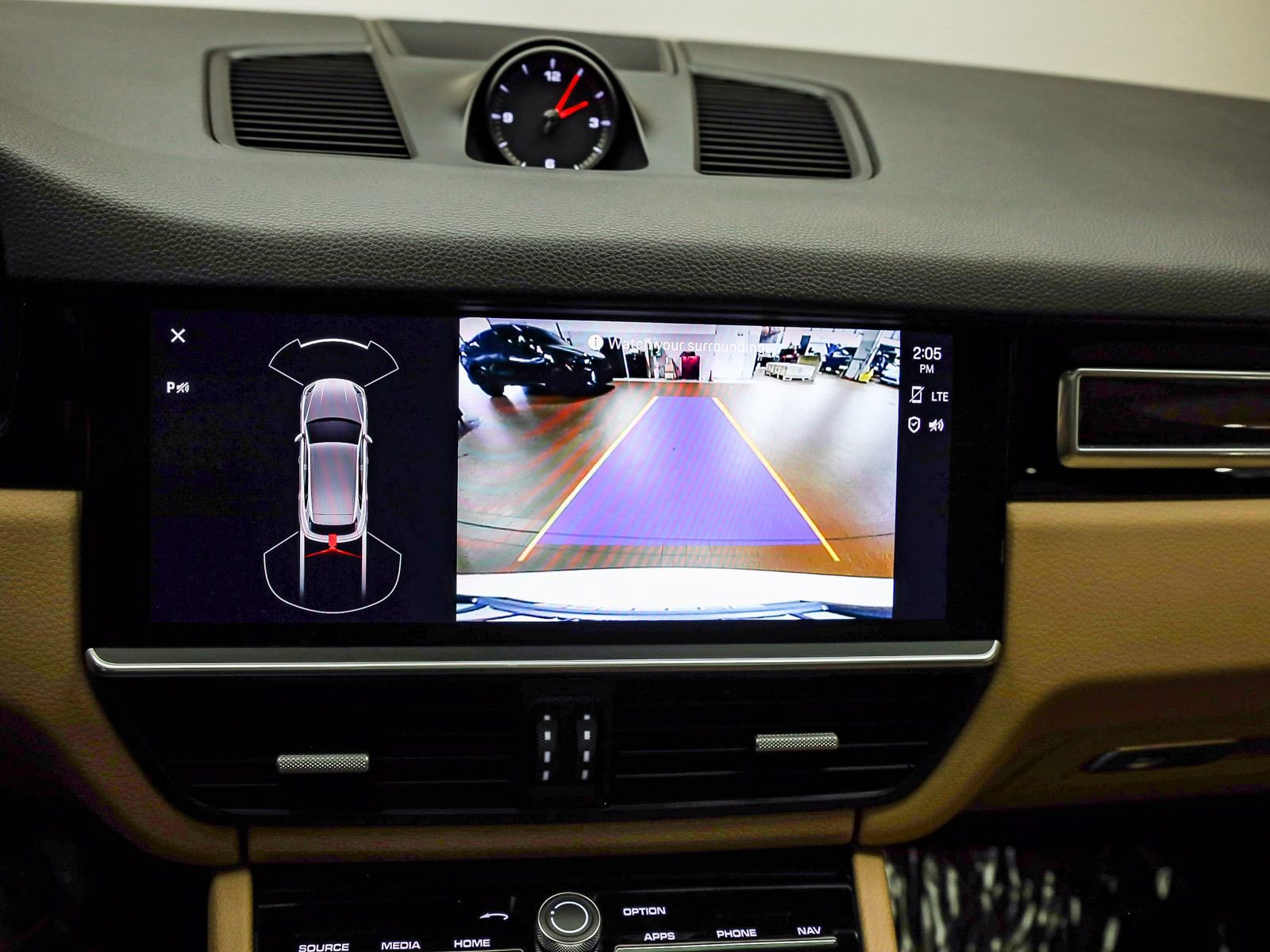 Certified 2022 Porsche Cayenne Platinum Edition image 30