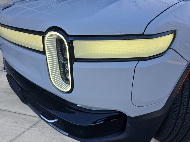 Used 2022 Rivian R1T Adventure image 28
