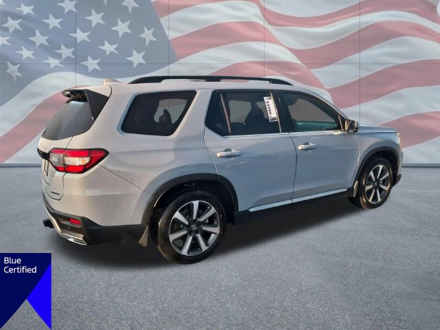 Used 2025 Honda Pilot Touring image 3