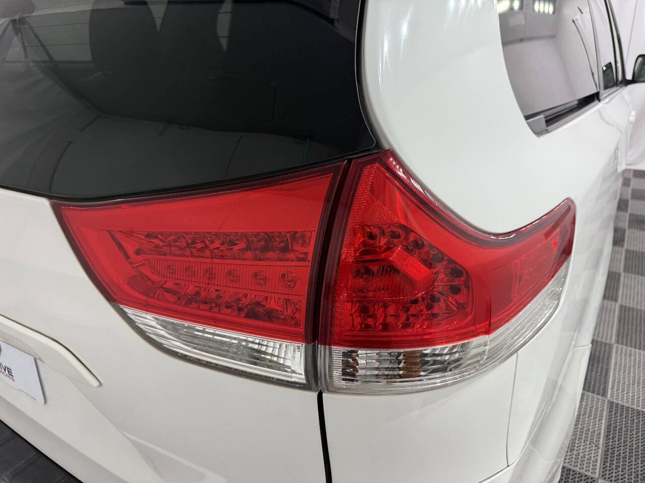 Used 2011 Toyota Sienna XLE FWD image 34