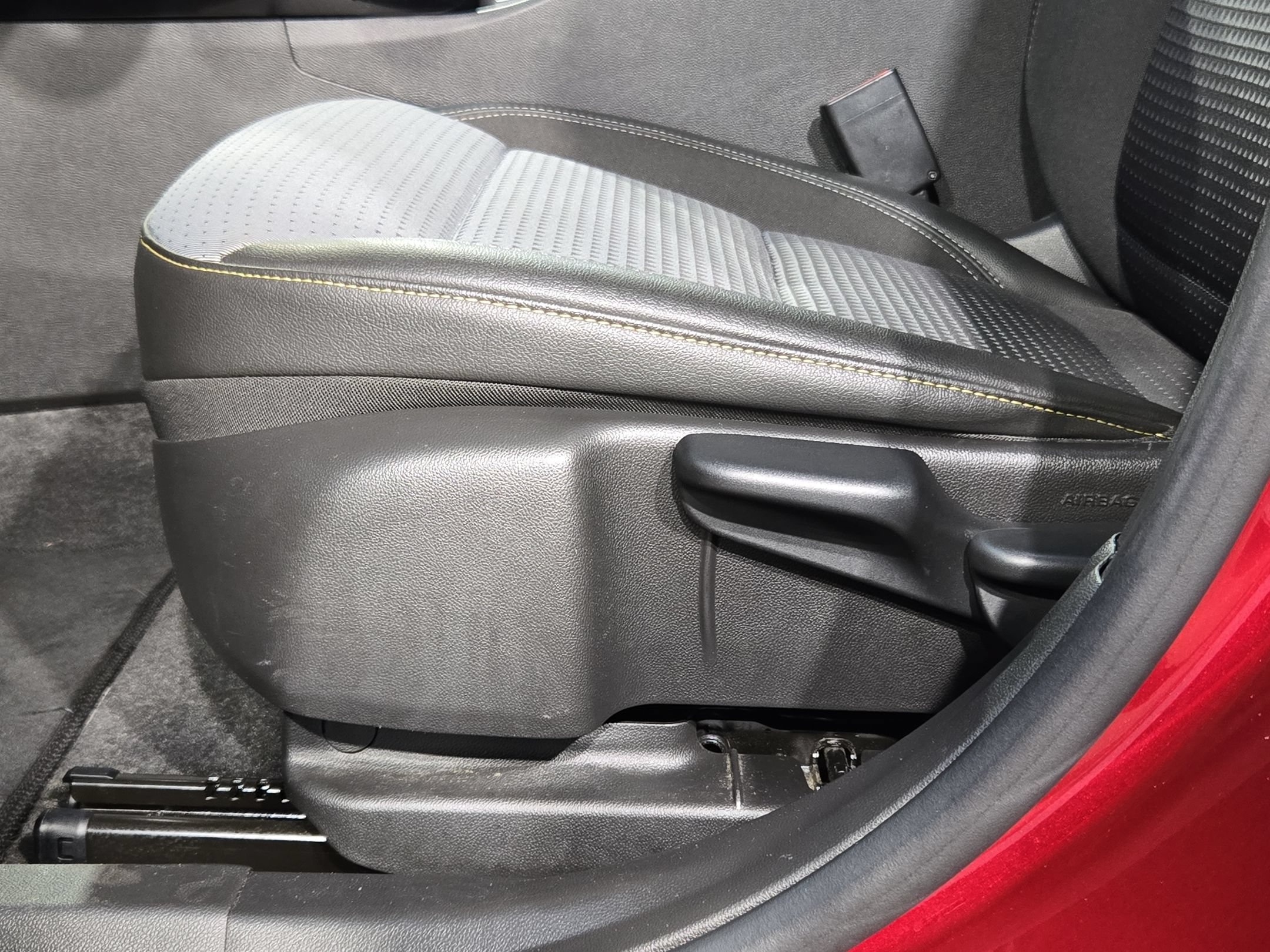 Used 2025 Chevrolet Trax LT FWD image 22