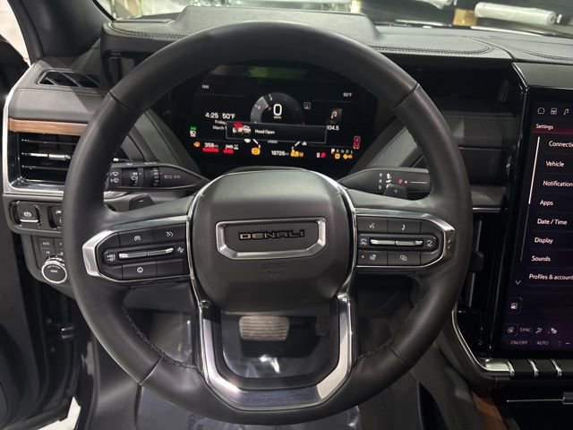 Used 2025 GMC Yukon XL Denali AWD/4WD image 16