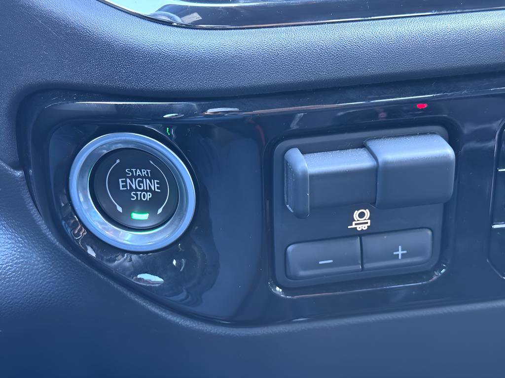 Used 2022 Chevrolet Silverado 1500 ZR2 w/ Technology Package image 17