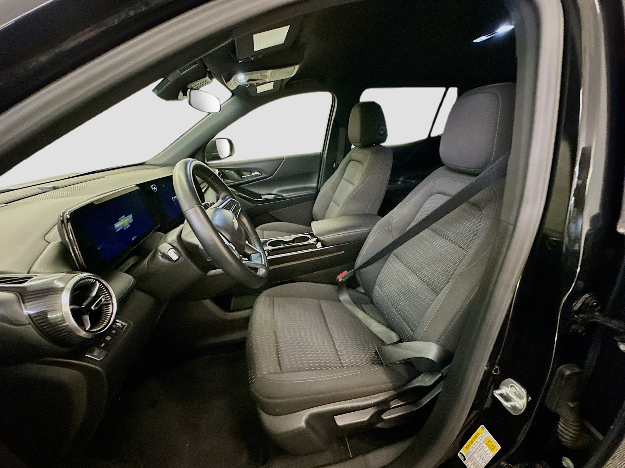 Used 2025 Chevrolet Equinox LT AWD/4WD image 13