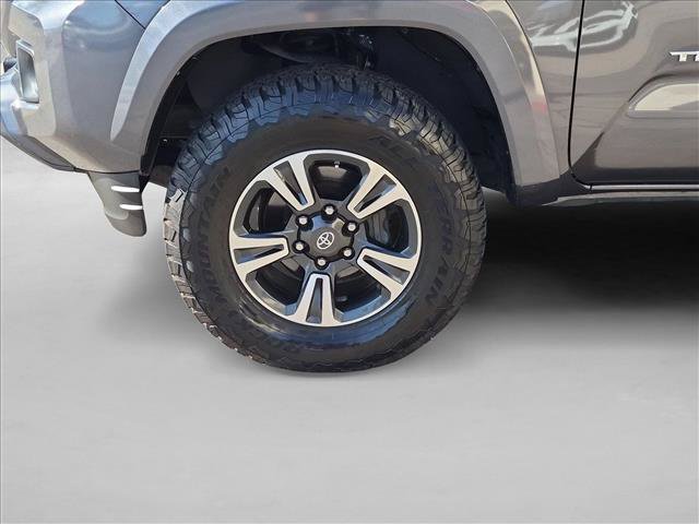 Used 2017 Toyota Tacoma TRD Sport RWD image 24