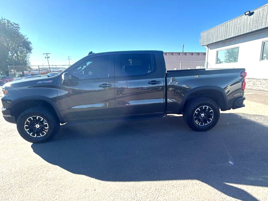 Used 2023 Chevrolet Silverado 1500 ZR2 image 4