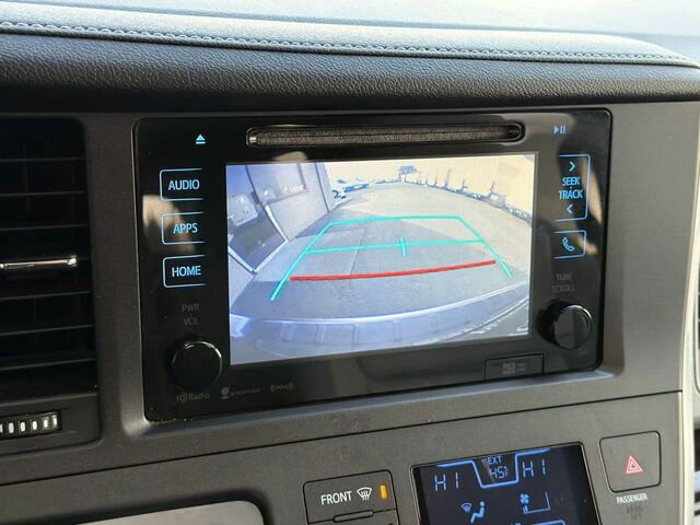 Used 2016 Toyota Sienna XLE 4D Passenger Van image 26