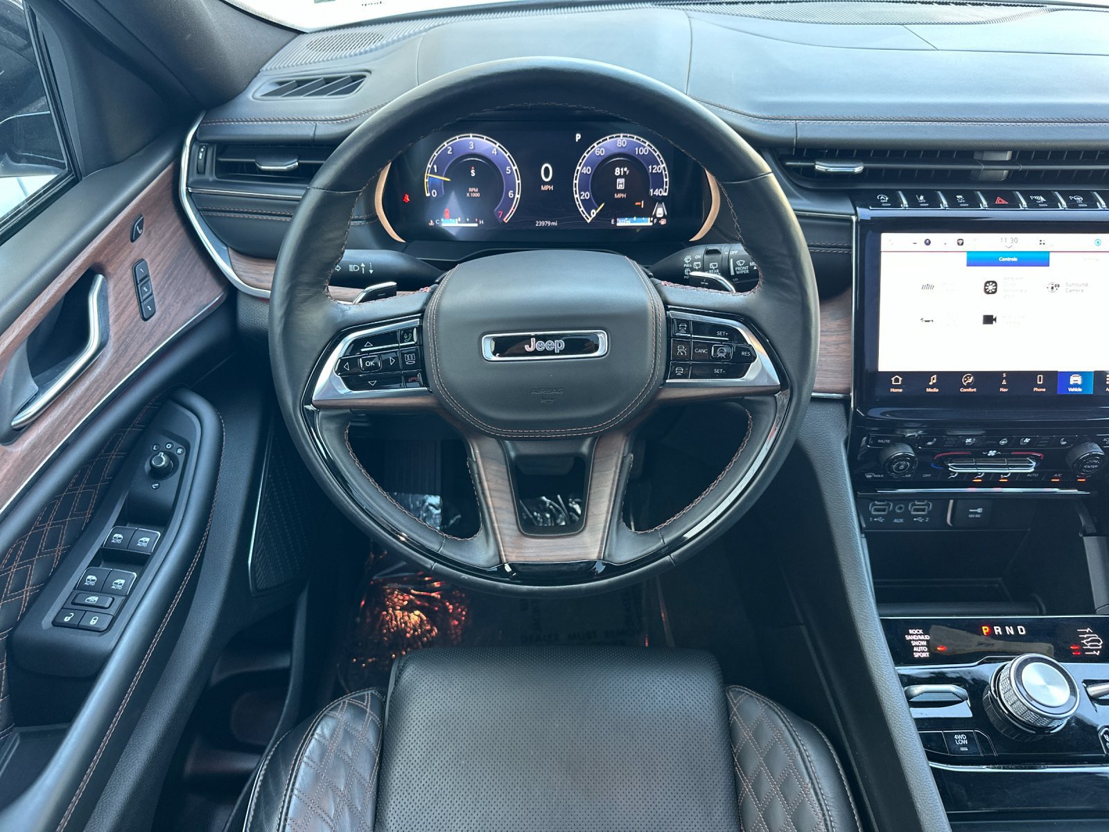 Used 2025 Jeep Grand Cherokee Summit w/ Obsidian Package AWD/4WD image 16