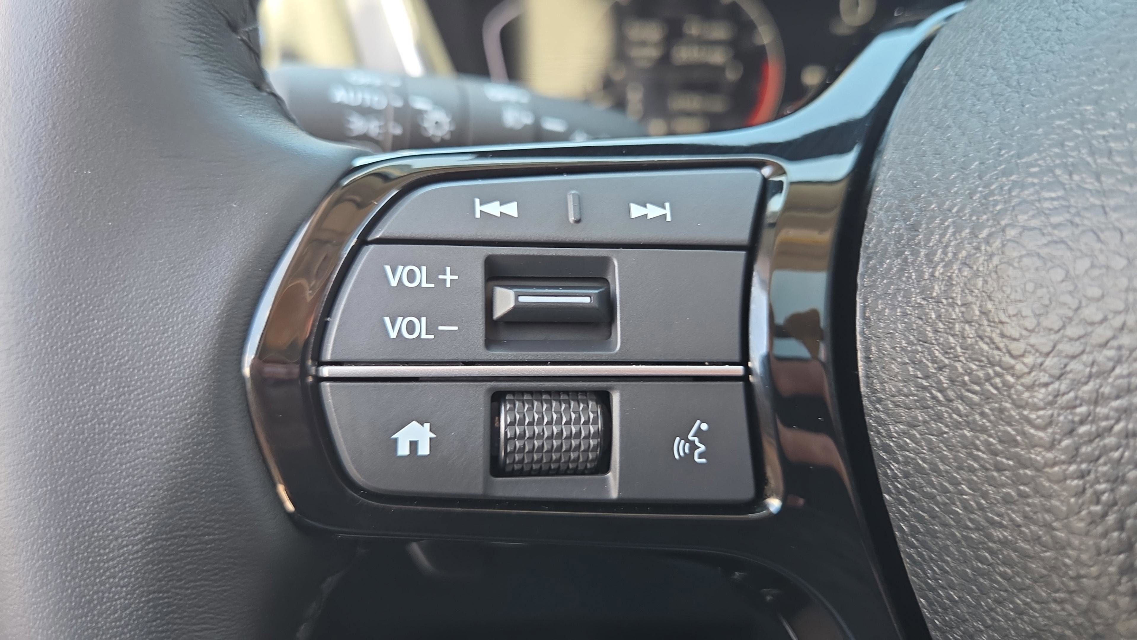 Used 2025 Honda Pilot Touring image 24