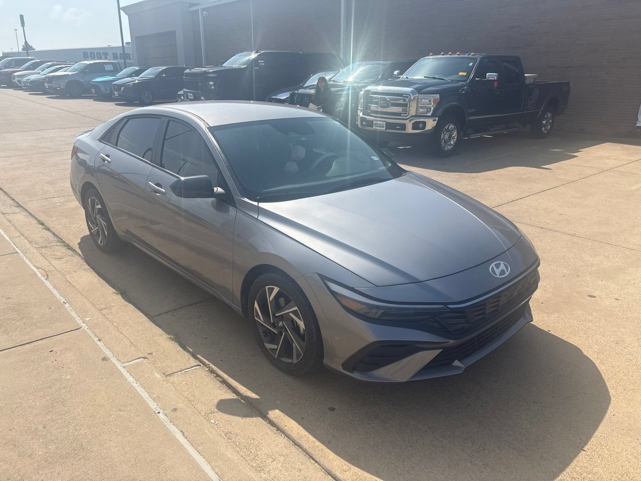 Used 2025 Hyundai Elantra Sport FWD image 4