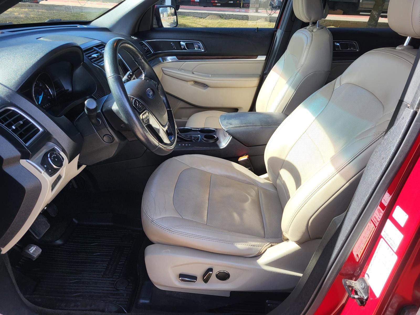 Used 2018 Ford Explorer Limited image 27