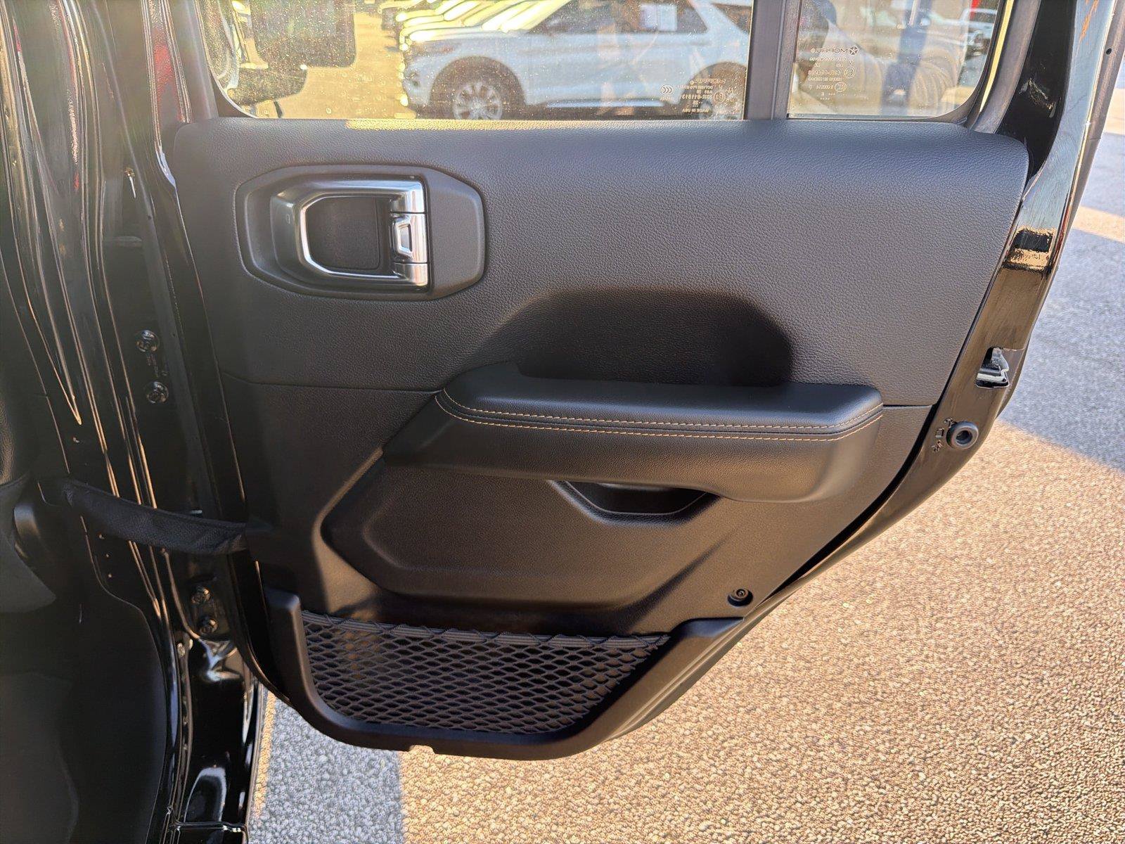 Used 2025 Jeep Wrangler Unlimited Sahara AWD/4WD image 15