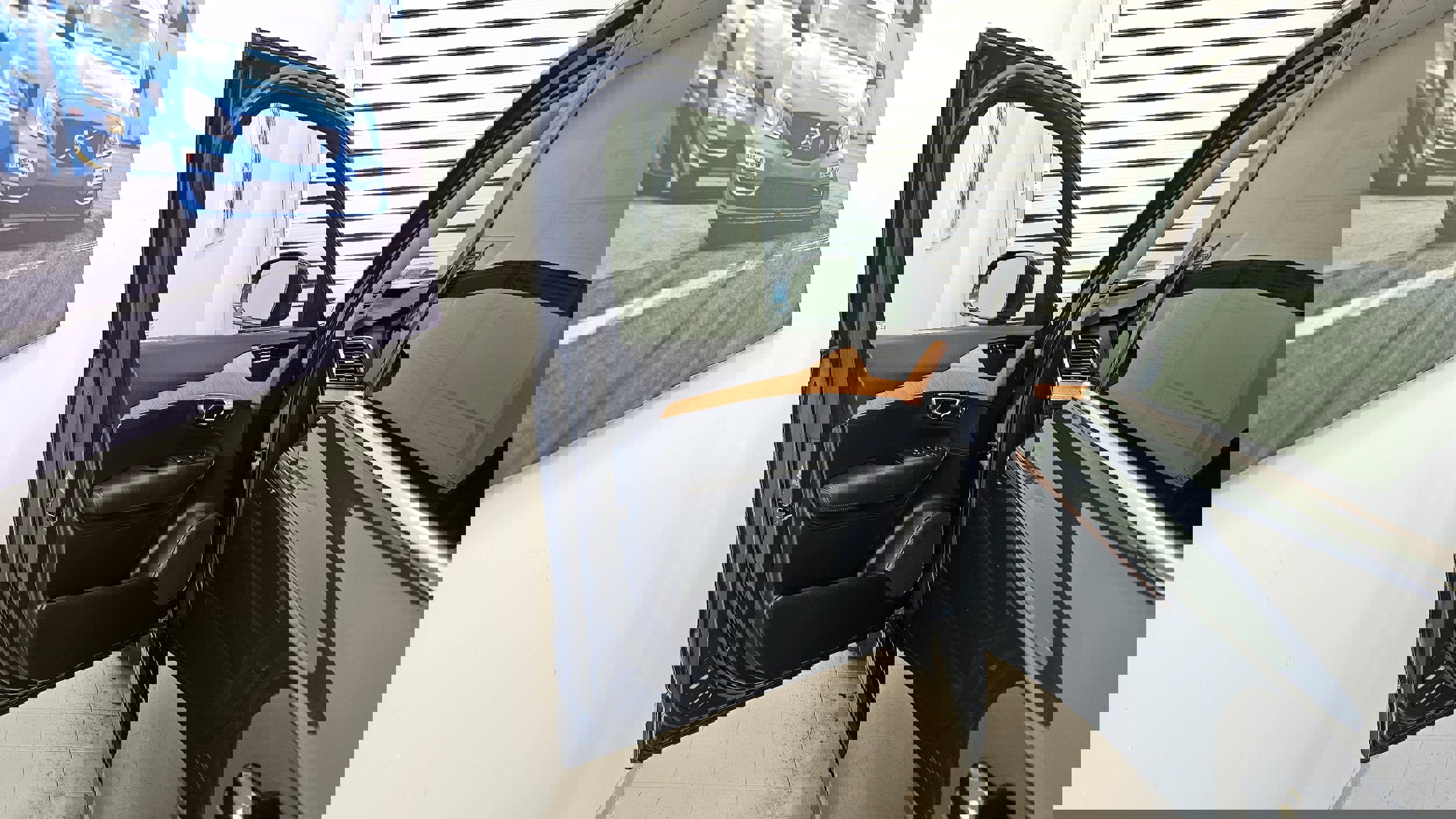 Certified 2022 Volvo XC90 T8 Inscription Expression w/ Advanced Package image 21