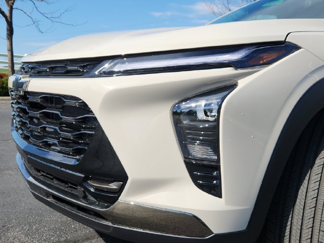 New 2026 Chevrolet Trax ACTIV w/ Sunroof Package FWD image 10