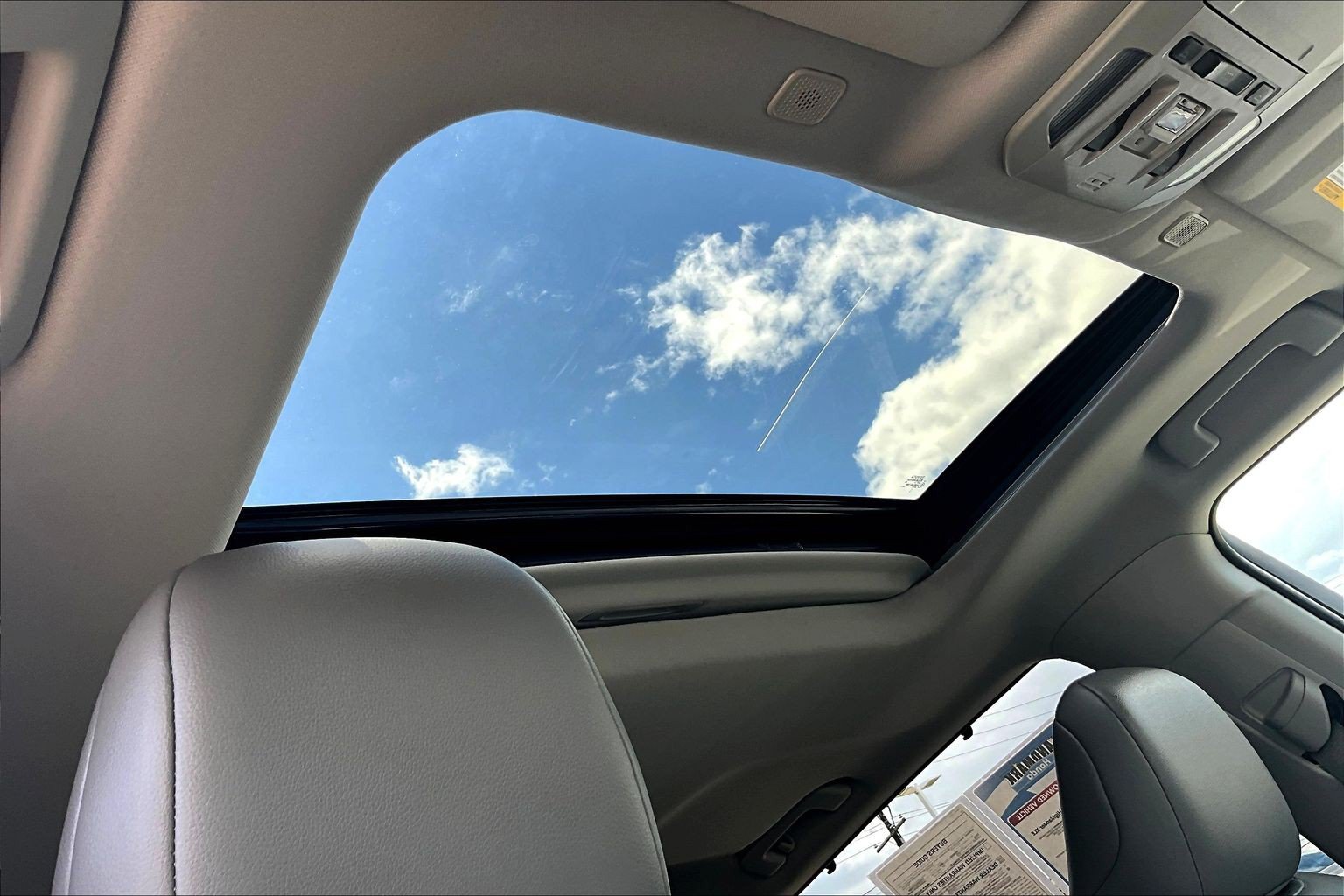 Used 2023 Toyota Highlander XLE AWD/4WD image 17