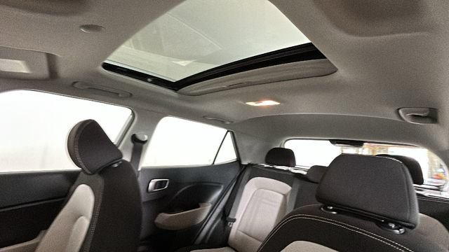Certified 2023 Hyundai Venue SEL FWD image 12