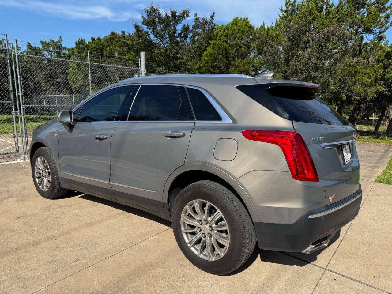 Used 2017 Cadillac XT5 Luxury w/ Driver Awareness Package FWD image 11