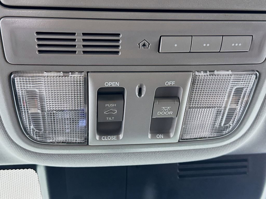 Used 2019 Honda CR-V Touring image 16