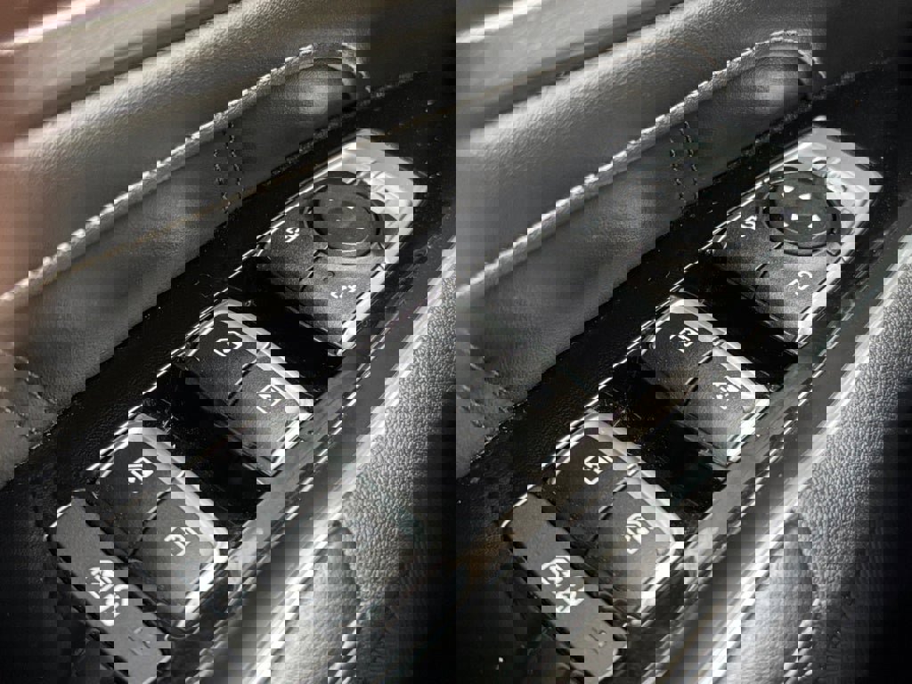 Used 2022 Kia Sorento SX image 16