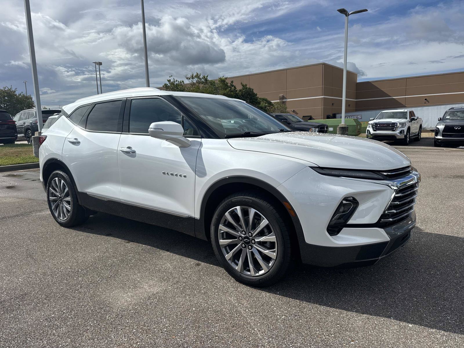 Used 2023 Chevrolet Blazer Premier w/ Enhanced Convenience Package FWD image 3