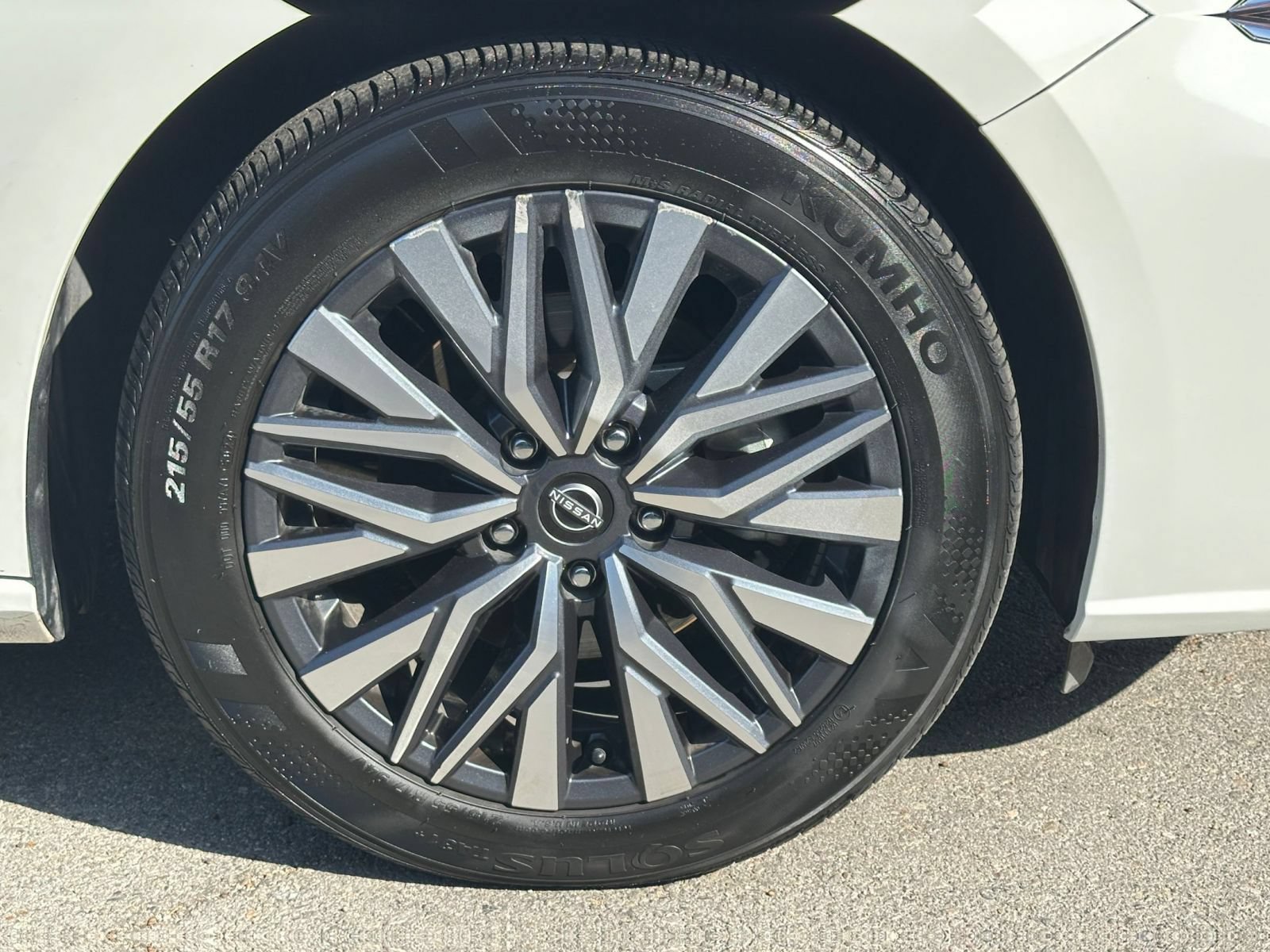Used 2025 Nissan Altima 2.5 SV FWD image 29