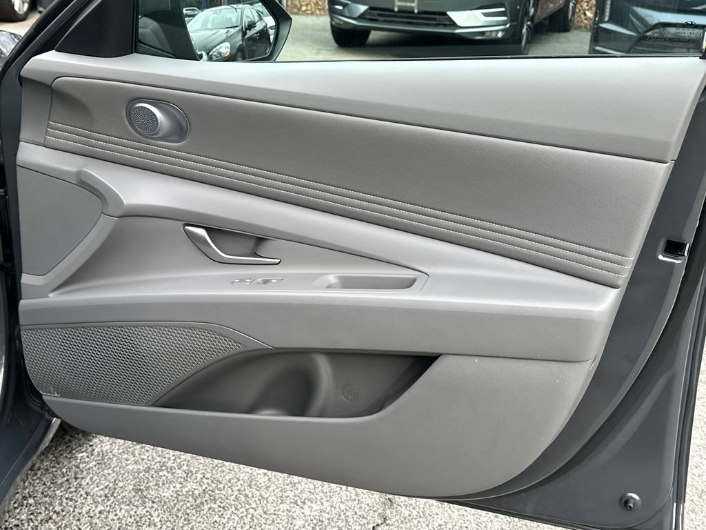 Used 2024 Hyundai Elantra SEL w/ Convenience Package image 12