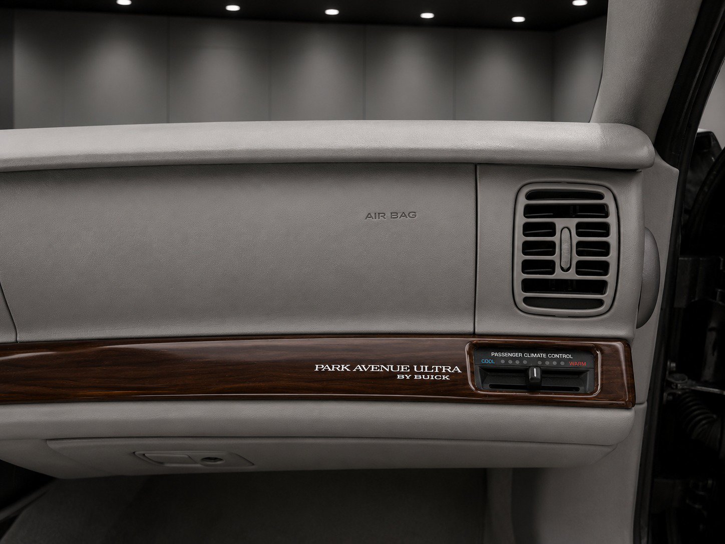 Used 2002 Buick Park Avenue Ultra w/ Gran Touring Pkg FWD image 19