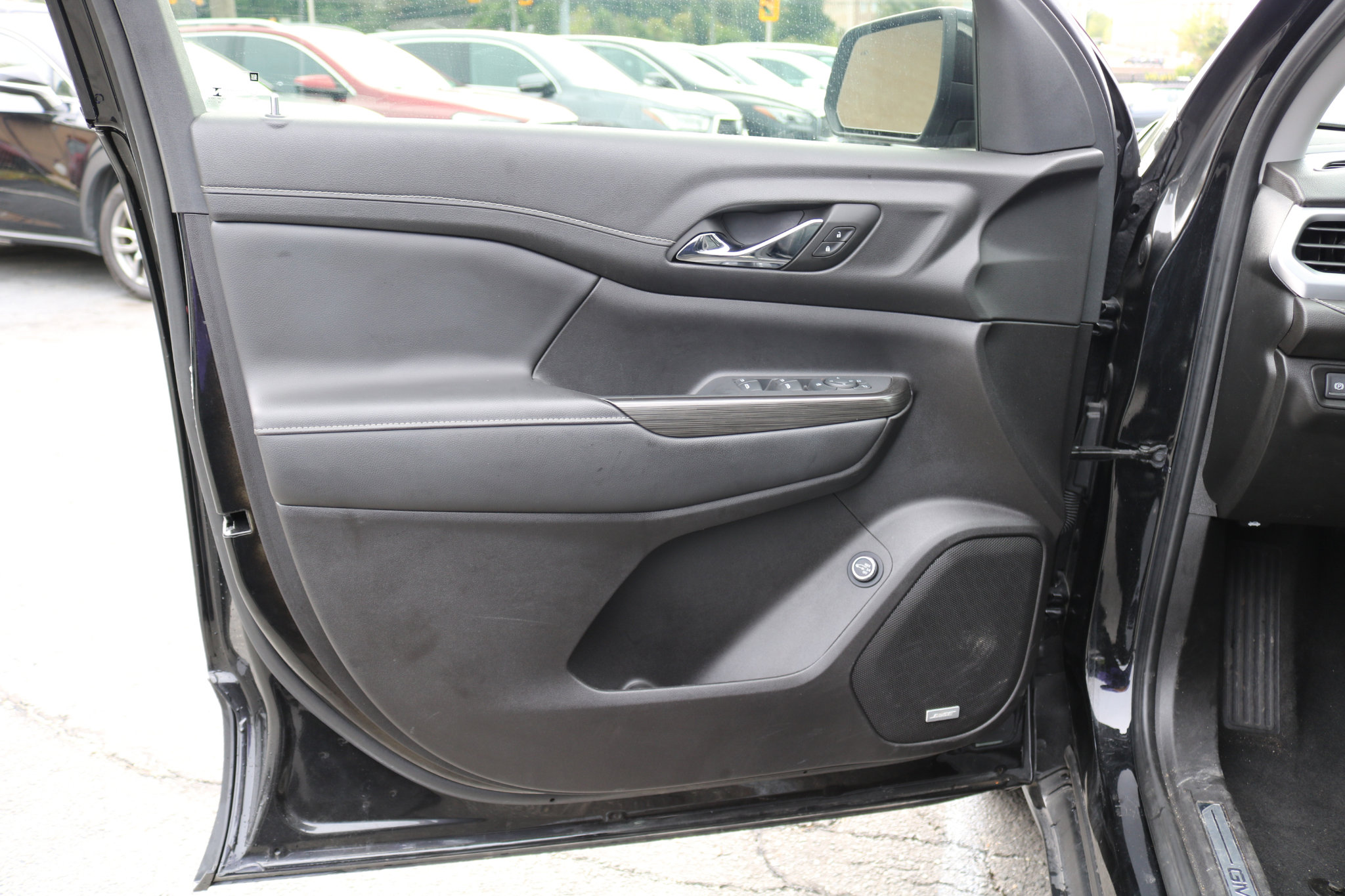 Used 2023 GMC Acadia SLT image 12