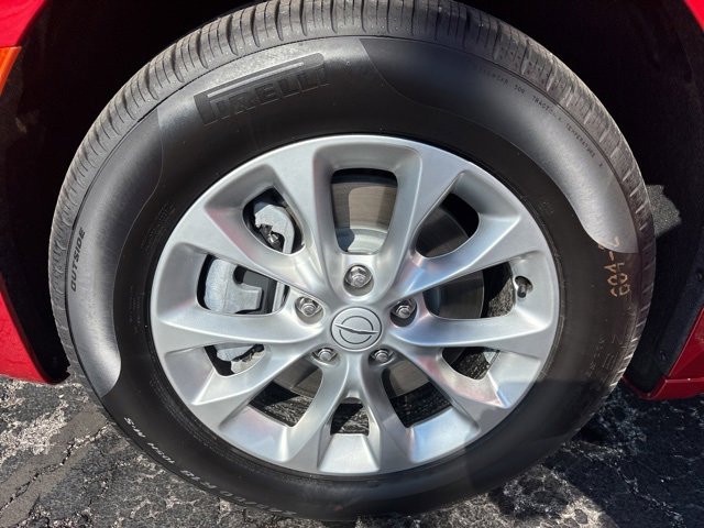 New 2025 Chrysler Pacifica Select w/ Uconnect Theater Family Group image 29