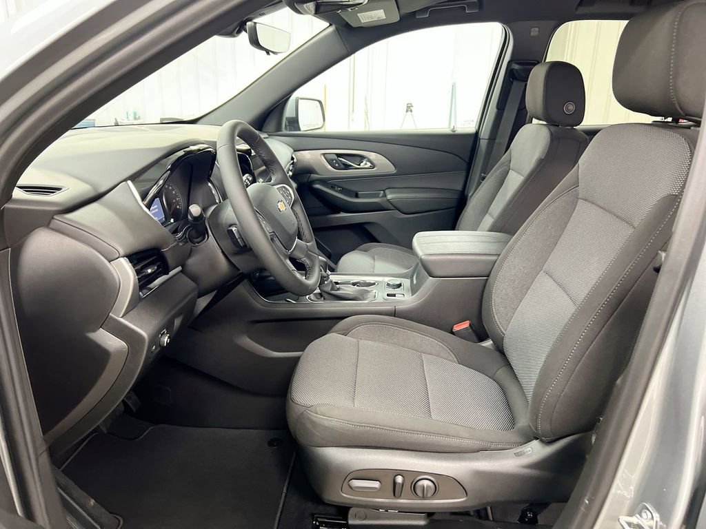 Used 2023 Chevrolet Traverse LT image 18