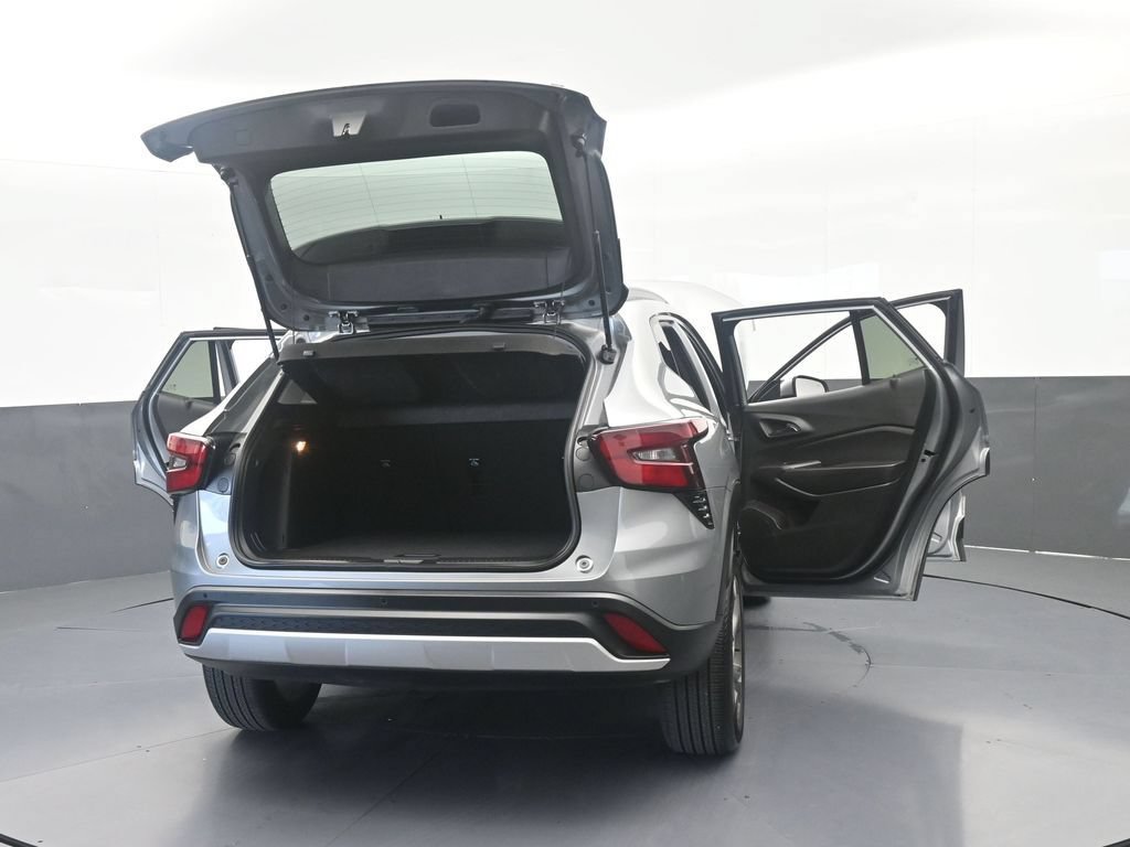Used 2025 Chevrolet Trax LT w/ Driver Confidence Package FWD image 69