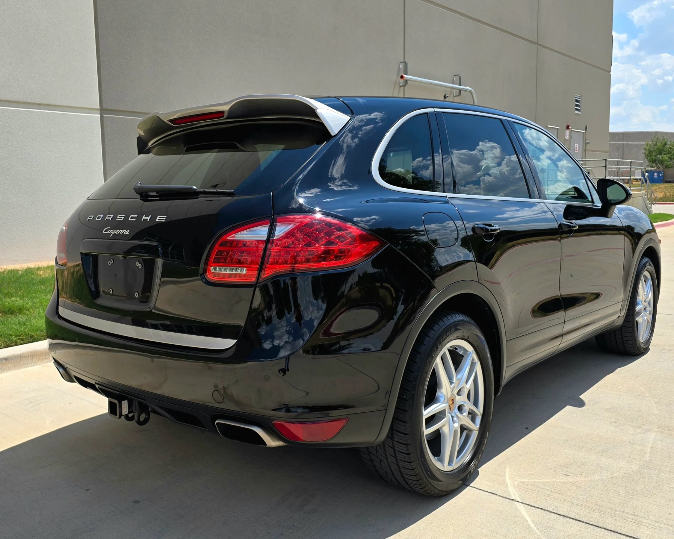 Used 2014 Porsche Cayenne Platinum Edition AWD/4WD image 7