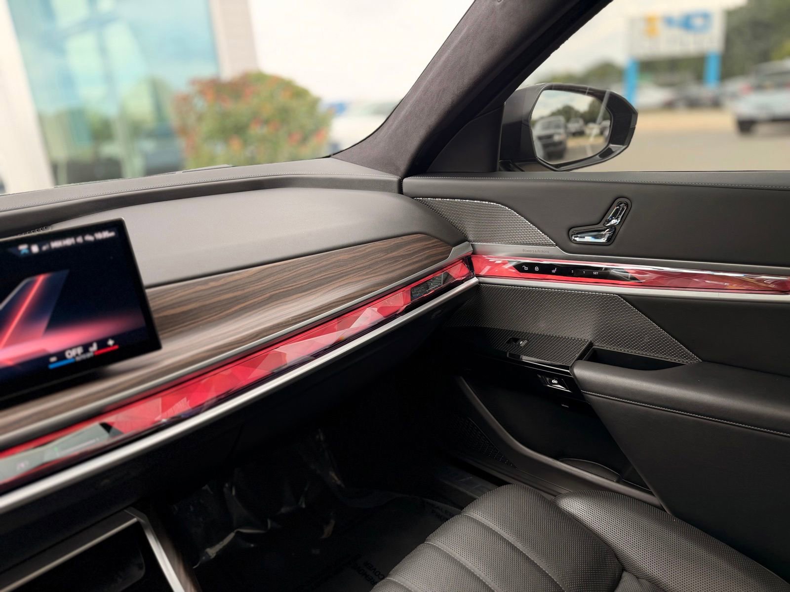 Used 2023 BMW 760i xDrive AWD/4WD image 90