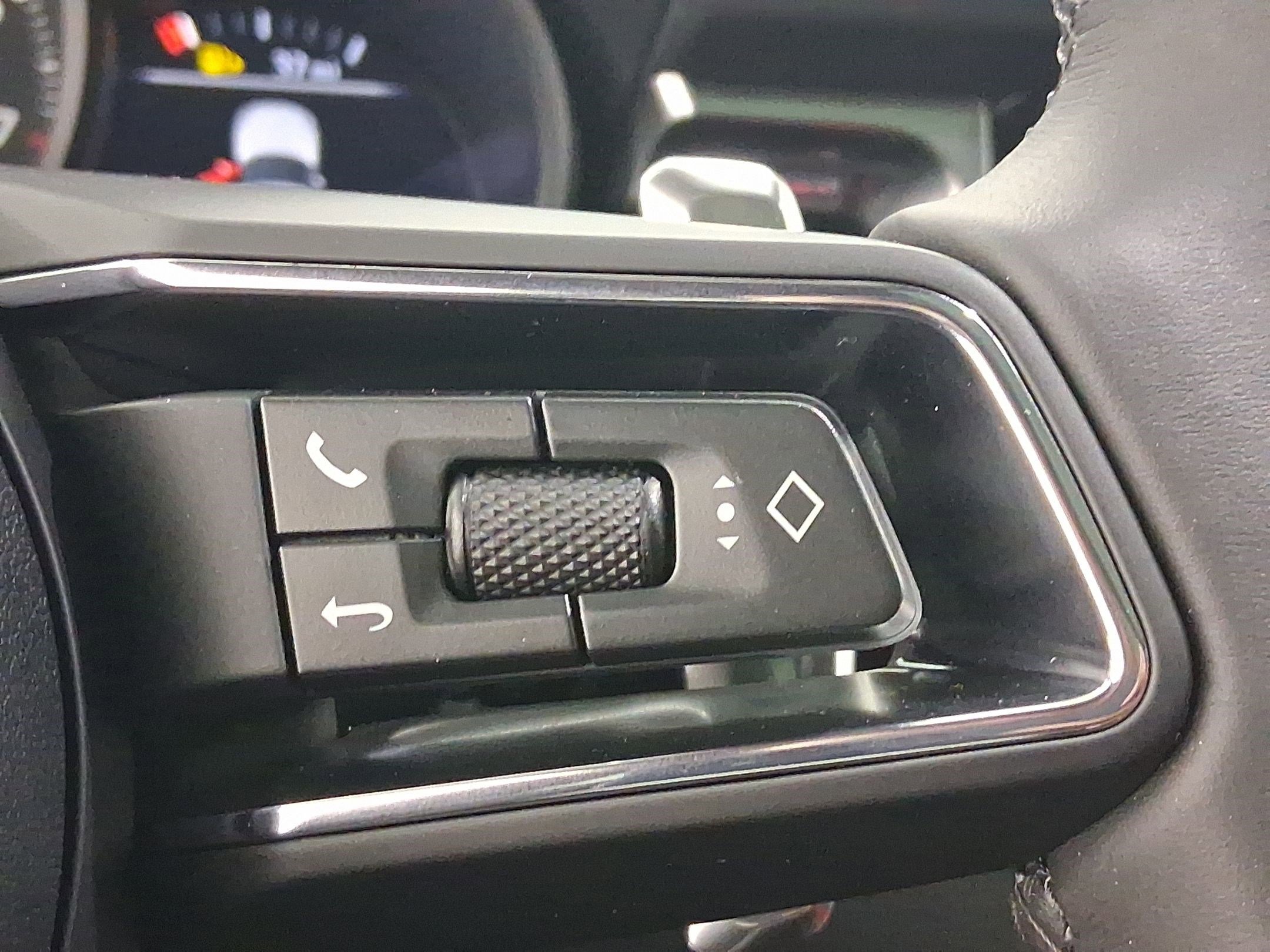 New 2026 Porsche Macan image 18