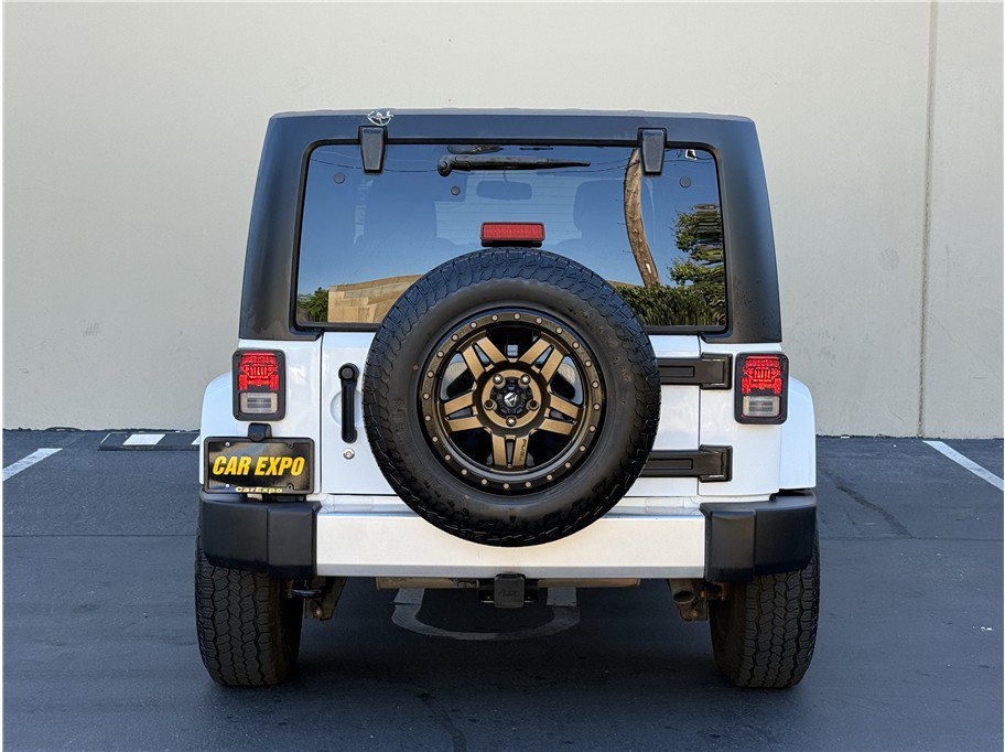 Used 2014 Jeep Wrangler Unlimited Sahara w/ Connectivity Group AWD/4WD image 5