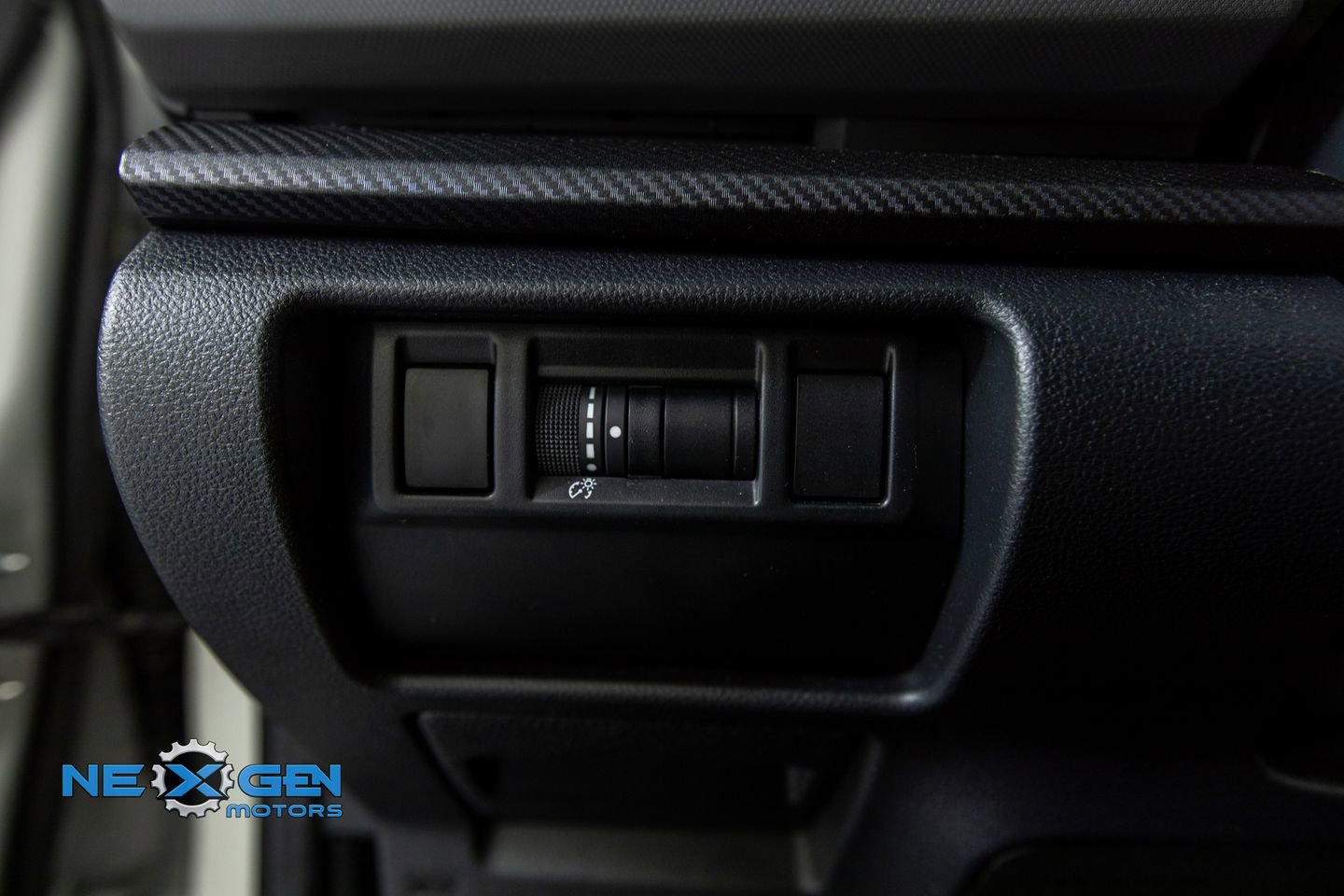 Used 2024 Subaru Crosstrek 2.5i Limited w/ Crosstrek Mirror Package image 13