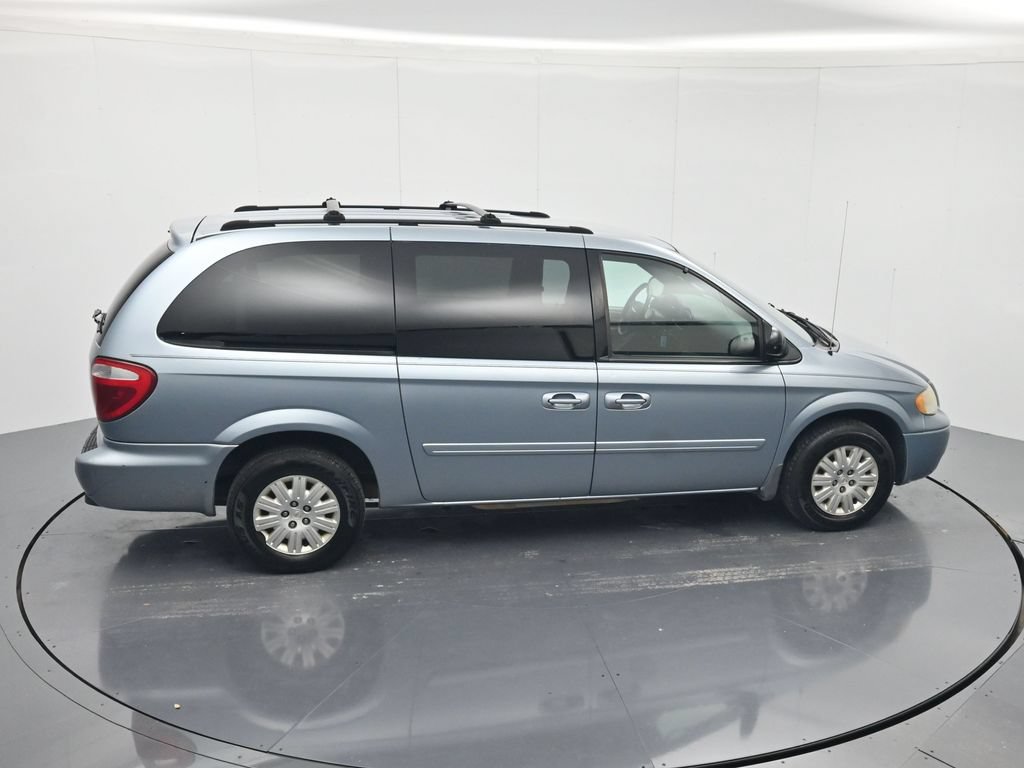 Used 2005 Chrysler Town & Country LX w/ Popular Equipment Group II FWD image 29