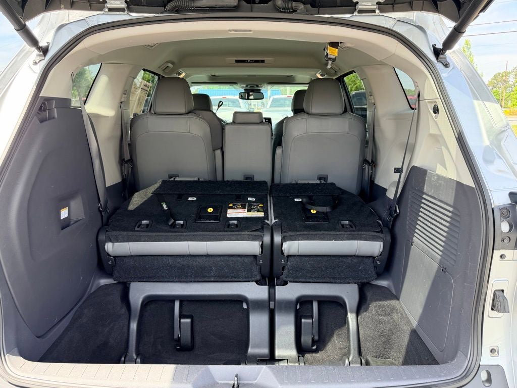 Used 2023 Toyota Sienna XLE image 16