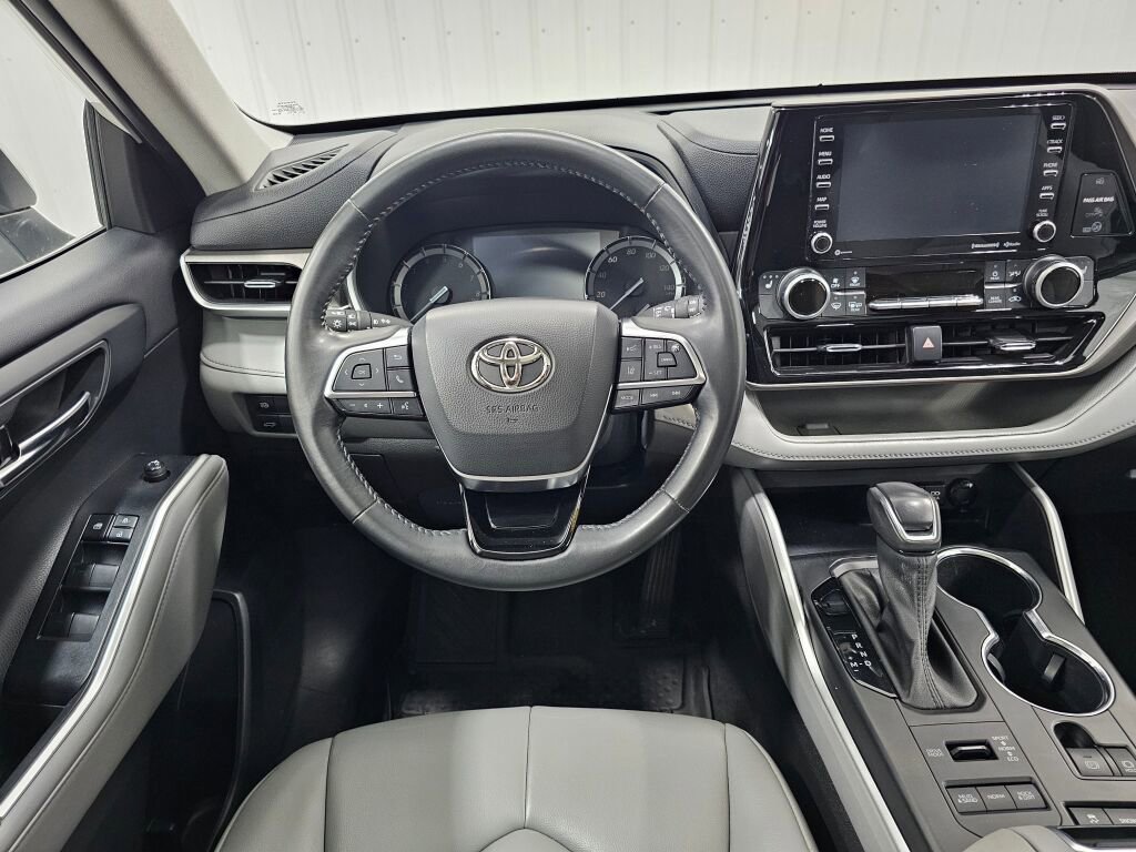 Used 2021 Toyota Highlander XLE image 15