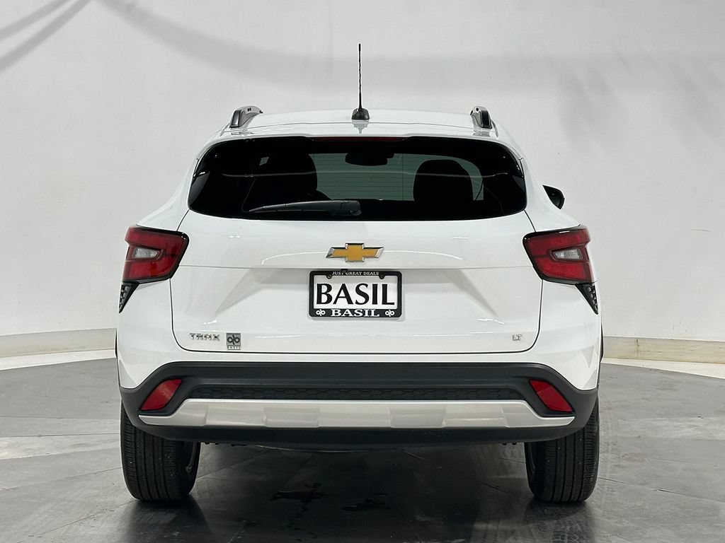 Used 2024 Chevrolet Trax LT w/ Driver Confidence Package FWD image 12