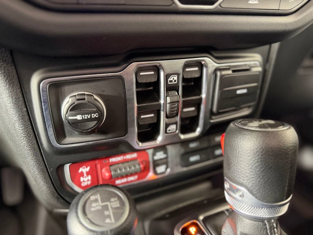 Certified 2025 Jeep Wrangler Unlimited Rubicon 4xe w/ Convenience Group AWD/4WD image 18