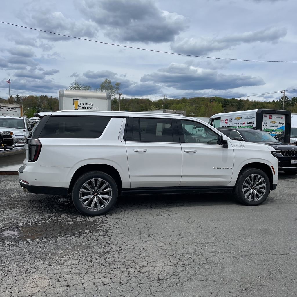 Used 2025 Chevrolet Suburban High Country AWD/4WD image 8