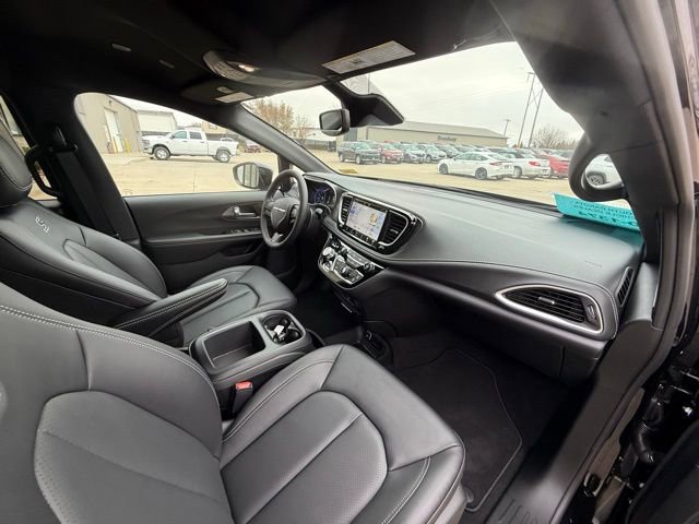 New 2026 Chrysler Pacifica Select w/ S Appearance Package AWD/4WD image 10