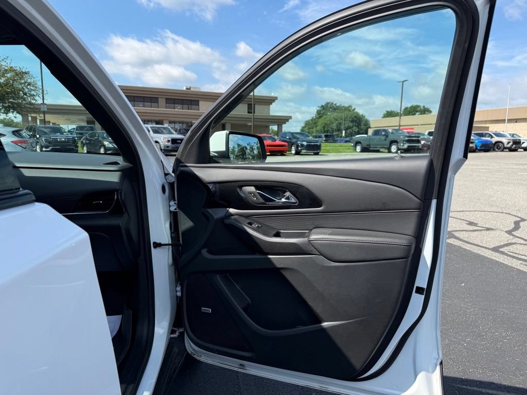 Used 2023 Chevrolet Traverse RS w/ LPO, Floor Liner Package AWD/4WD image 19